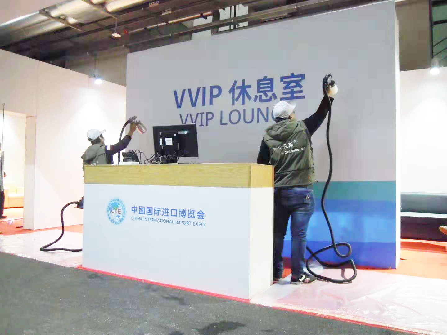 凡斯高品質(zhì)服務(wù)，積極參與，祝首屆中國(guó)國(guó)際進(jìn)口博覽會(huì)開(kāi)幕！