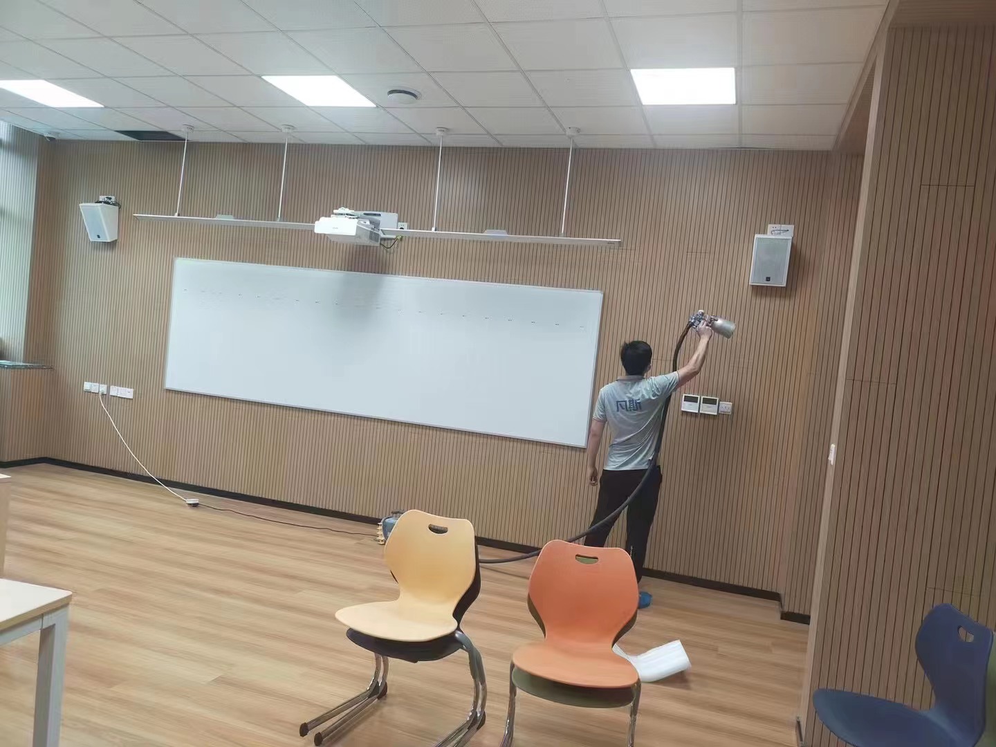 報告廳為什么甲醛超標那么嚴重